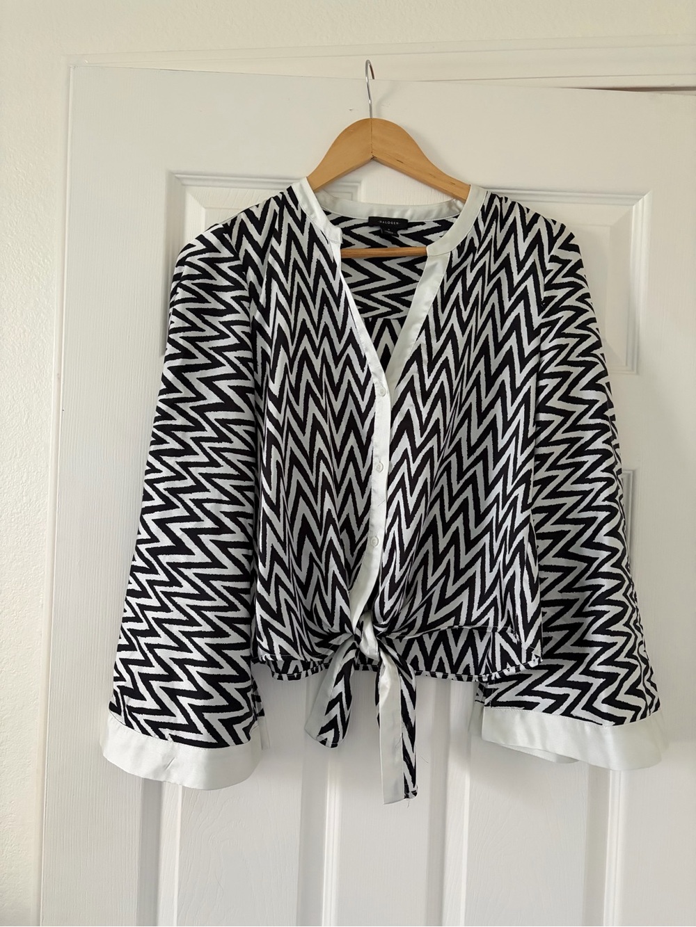 Halogen Black and White Zigzag Tie-Front Jacket